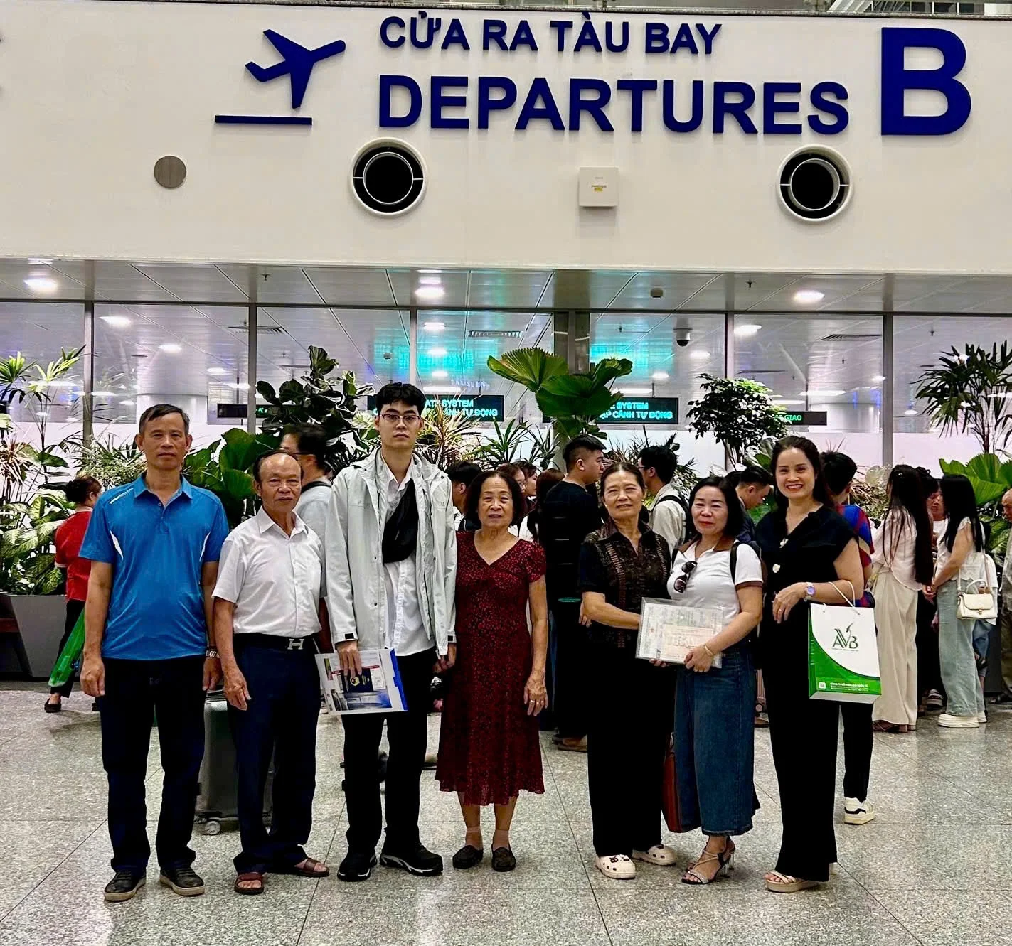 Học viên du học nghề Đức của AVB tại sân bay ngày xuất cảnh