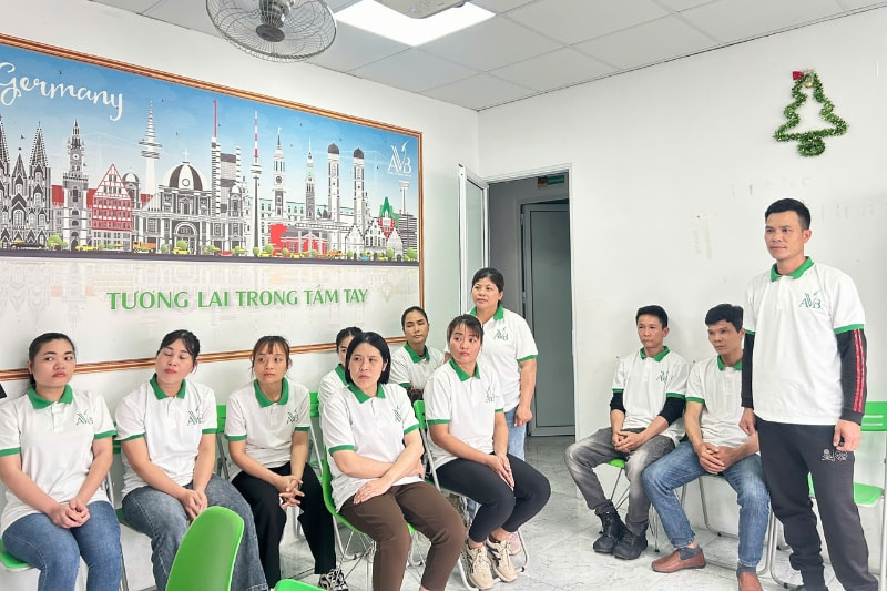 Hình ảnh lao động hộ lý tại công ty AVB